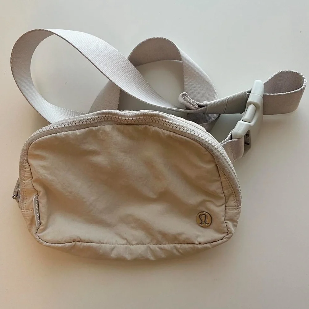 Lululemon Light Ivory Everywhere Crossbody Bag - Picture 1 of 3